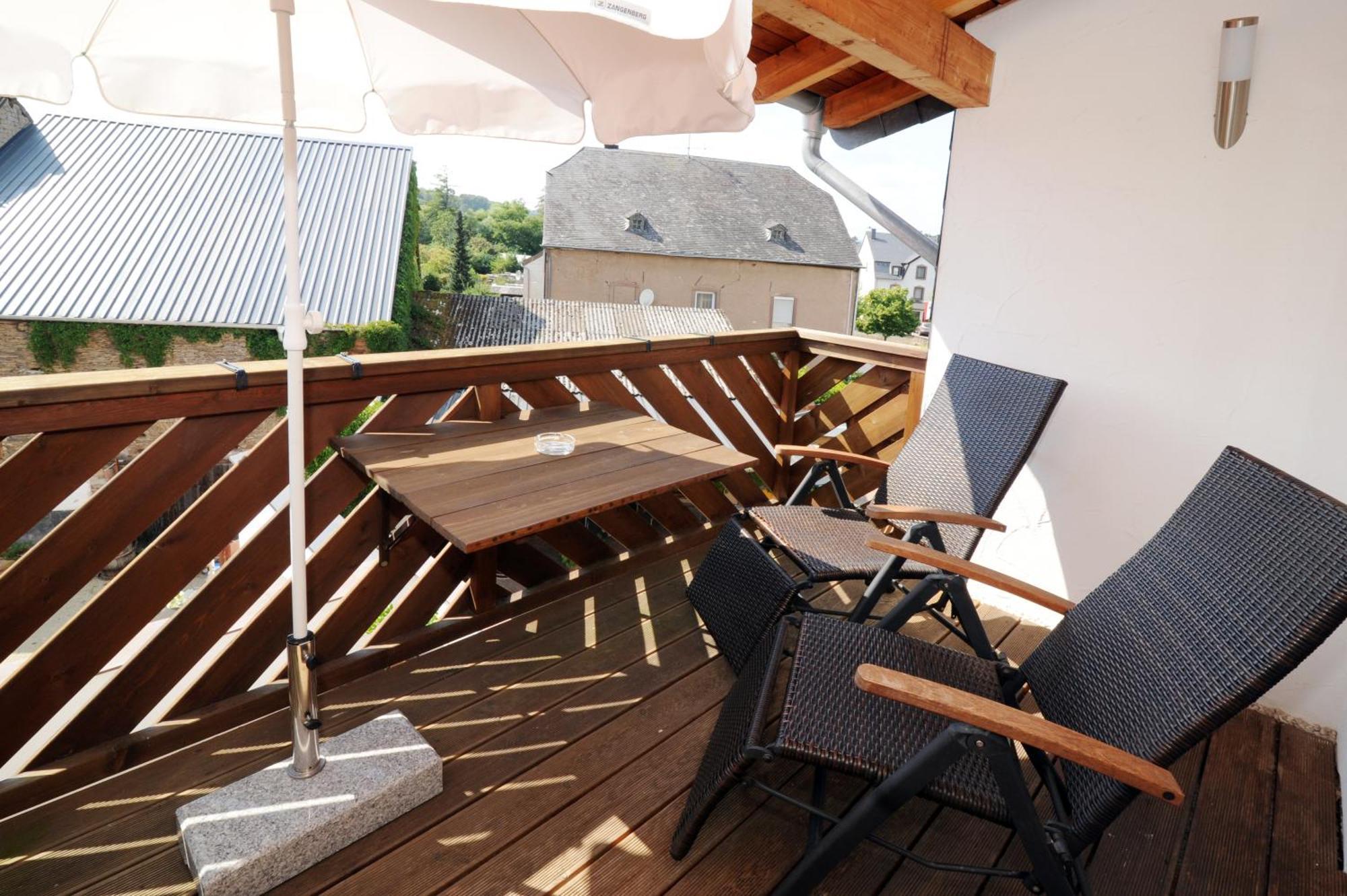 Weingut U. Gaestehaus Becker Platten Ngoại thất bức ảnh
